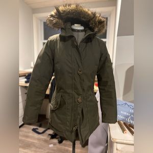 North Face Winter down jacket, army green, wooden buttons